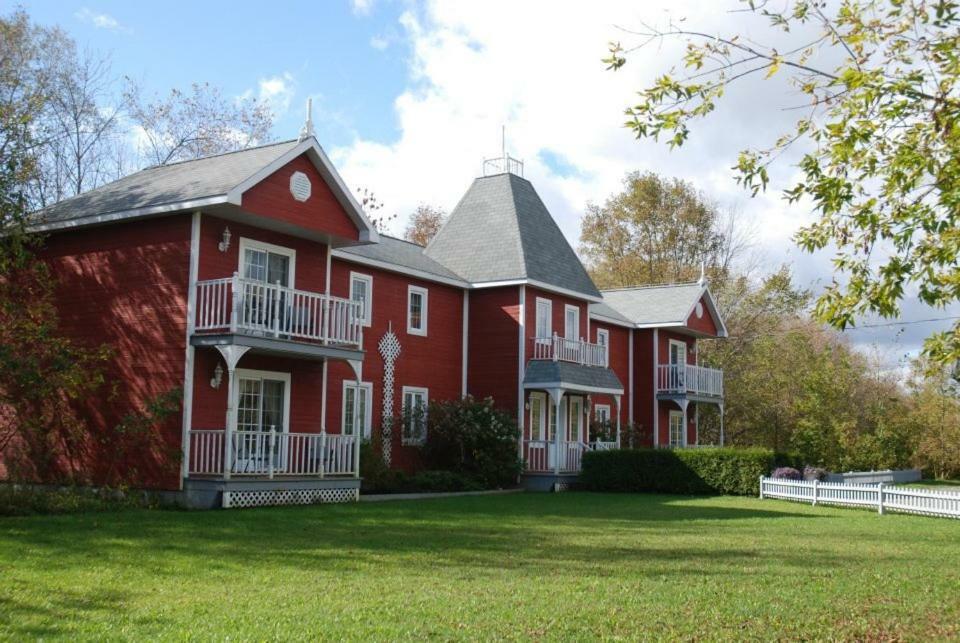 Auberge Du Manoir Dauth Sainte-Anne-de-la-Pérade エクステリア 写真